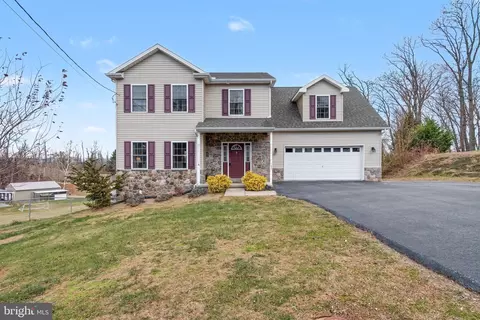 131 Pleasantview Ter, New Cumberland, PA 17070