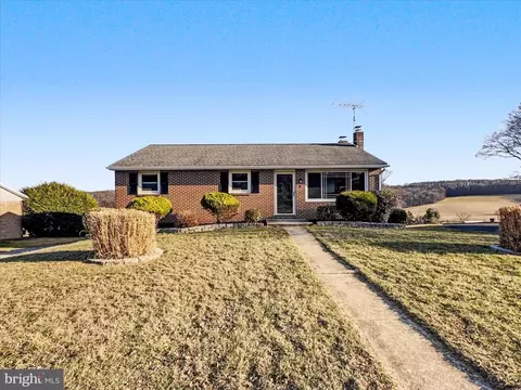 18 Logan Heights Rd, York, PA 17403