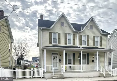 225 227 Locust St, Hanover, PA 17331