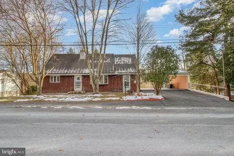 36 Crescent Dr, New Cumberland, PA 17070