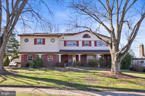 930 Hickory Hill Ln, York, PA 17402