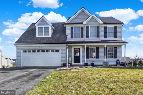 345 Torrey Pines Dr, Mount Wolf, PA 17347