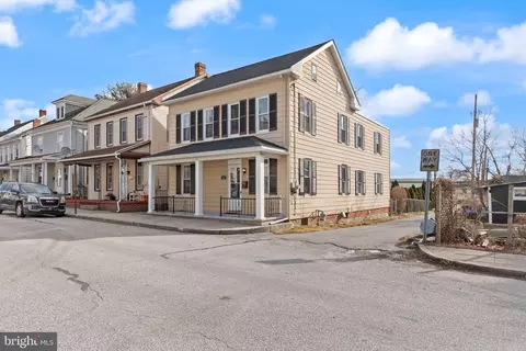 2 Orchard St, Hanover, PA 17331