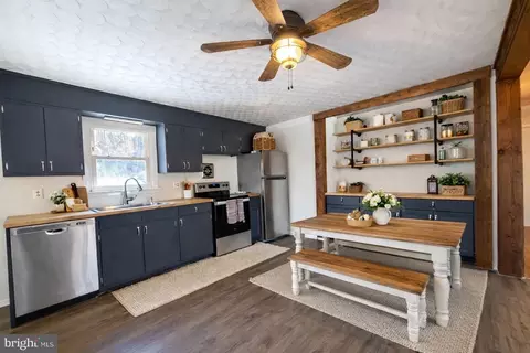 5714 Spruce Rd, Felton, PA 17322