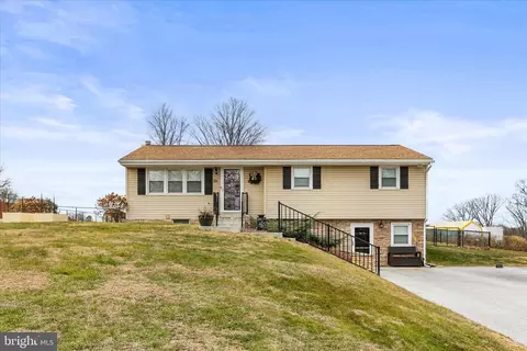 25 Hemler Dr, Hanover, PA 17331