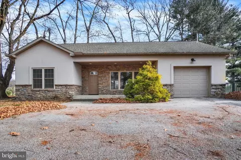 2340 Croll School Rd, York, PA 17403