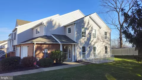 2301 E Slater Hill Ln E #48, York, PA 17406
