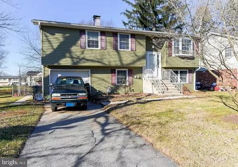 31 Sherman St, Hanover, PA 17331