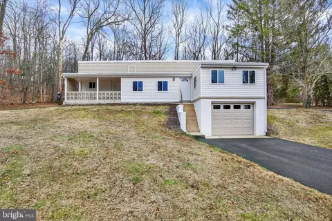515 E Snyder Corner Rd, Red Lion, PA 17356