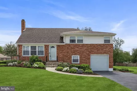 2430 Bradford Dr, York, PA 17402