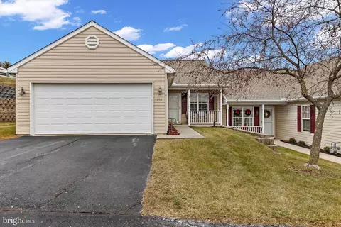218 Equine Cv, Red Lion, PA 17356