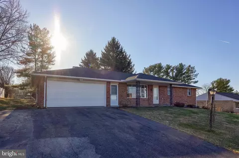20 Hillside Dr, York, PA 17407