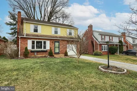 1960 Bannister St, York, PA 17404