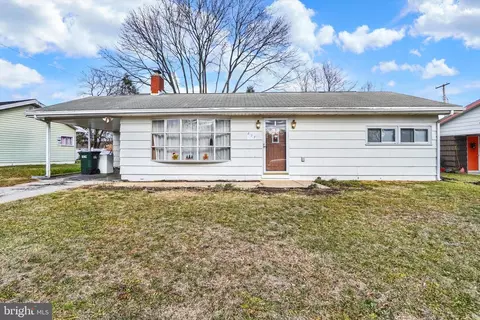 827 Fireside Rd, York, PA 17404
