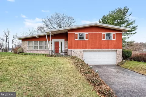 9 Berlin Ct, York, PA 17408