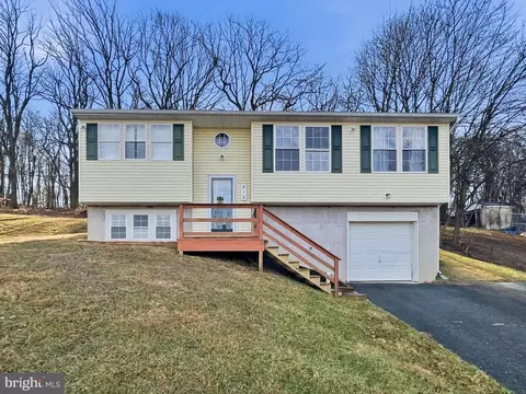812 Chestnut St, Delta, PA 17314