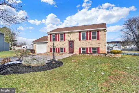 3046 Greenfield Dr, Dover, PA 17315