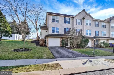 210 Fisher Dr, York, PA 17404