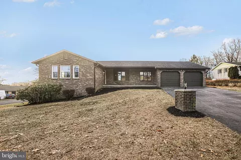 752 Collina Dr, Lewisberry, PA 17339