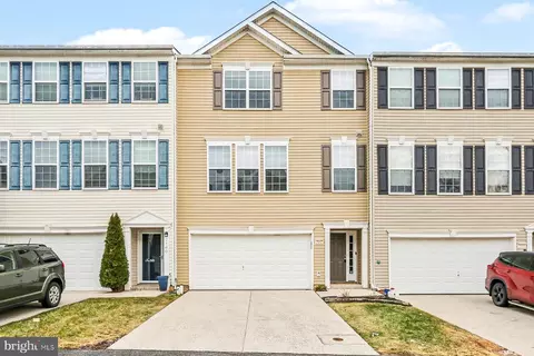2162 Golden Eagle Dr, York, PA 17408