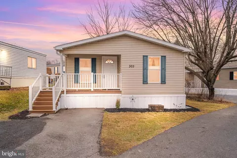 303 Basil Ct, York, PA 17402