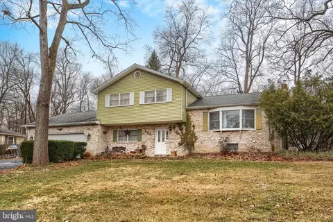 302 Robin Hood Rd, Dillsburg, PA 17019