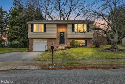 3375 Taunton Dr, York, PA 17402