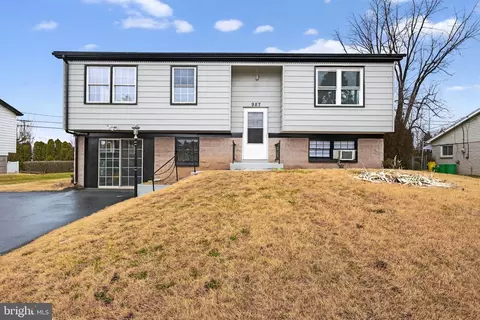 987 Marbrook Ln, York, PA 17404