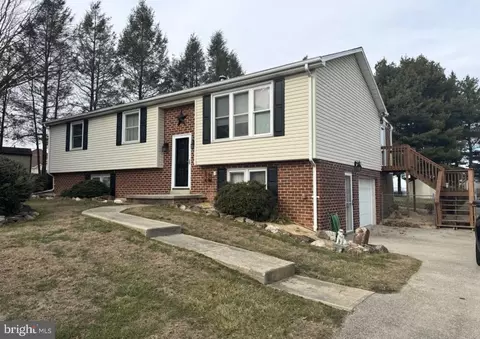 4487 Cherry Dr, Spring Grove, PA 17362