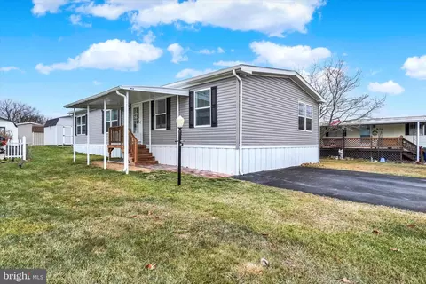 208 Country Ridge Dr, York, PA 17408
