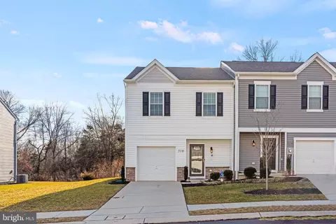 310 Maple Run Dr, York, PA 17404