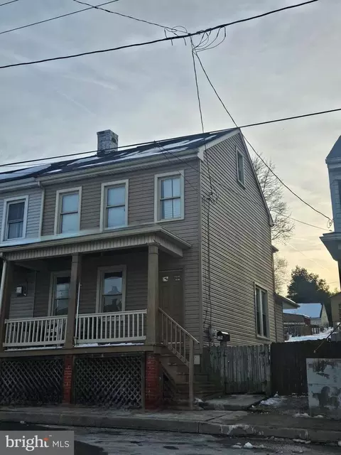 606 S Front St, Wrightsville, PA 17368