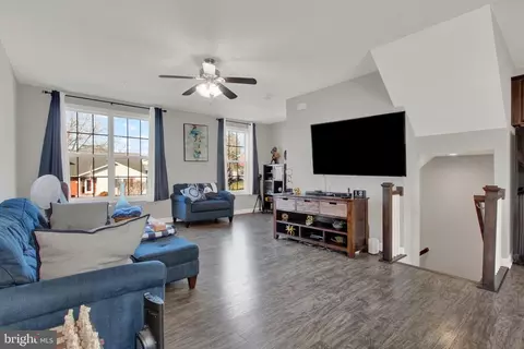 Entry Way - 30 Brookside Ave, Hanover, PA 17331 photo 5 of 6