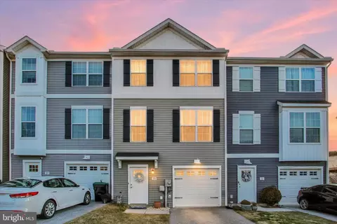 30 Brookside Ave, Hanover, PA 17331