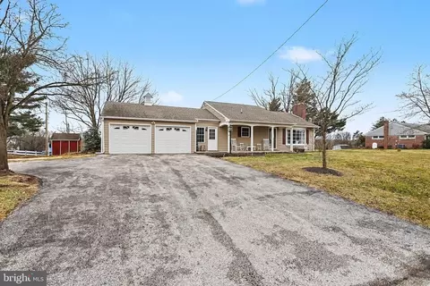 774 Fairview Dr, Hanover, PA 17331