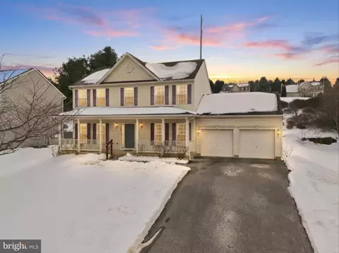 233 Sunset Cir, Red Lion, PA 17356
