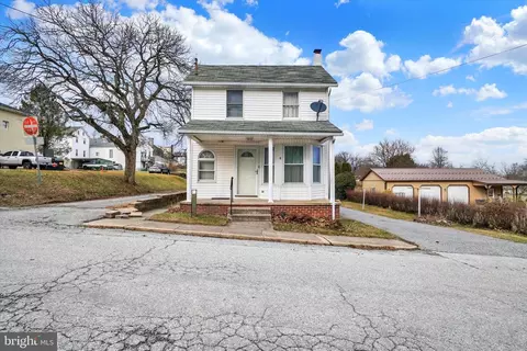 5 E Pennsylvania Ave, Stewartstown, PA 17363