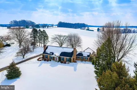 754 Main St, Fawn Grove, PA 17321