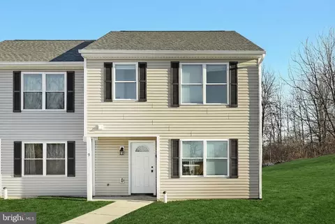 1885 Stoverstown Rd #9, Spring Grove, PA 17362