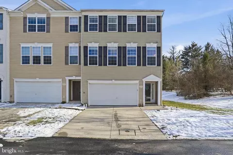 2164 Golden Eagle Dr, York, PA 17408