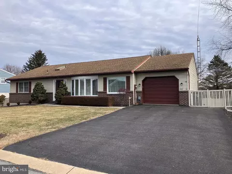 2927 Woodshead Ter, York, PA 17403