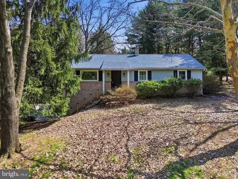 15 Catalina Dr, Mount Wolf, PA 17347