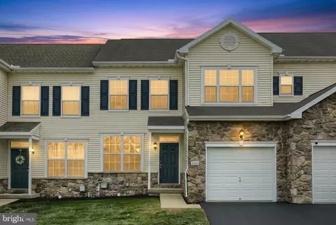 2222 Live Oak Ln #2222, York, PA 17406