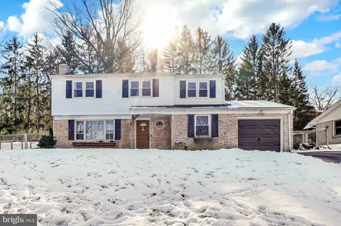 3280 Lynwood Ln, York, PA 17402
