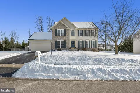 6 Nace Dr, Hanover, PA 17331