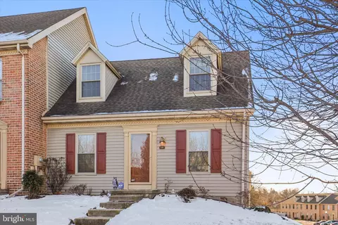 120 Crown Pointe Dr #L120, York, PA 17402