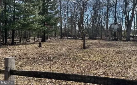 744 Fairview Dr, Hanover, PA 17331
