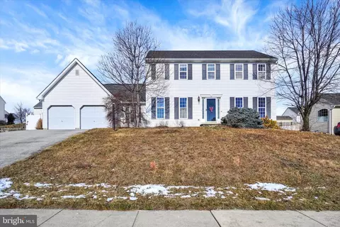16 Rockdale Dr, Seven Valleys, PA 17360