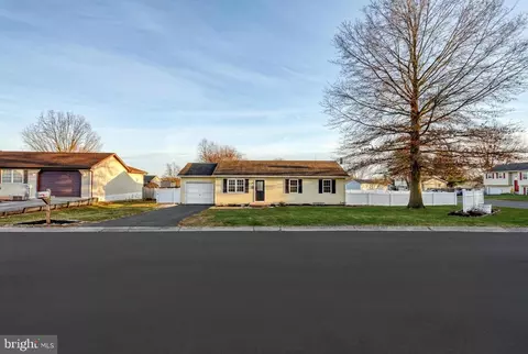 3330 E Pheasant Dr, Dover, PA 17315 photo 3