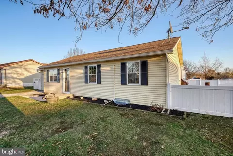 3330 E Pheasant Dr, Dover, PA 17315 photo 5
